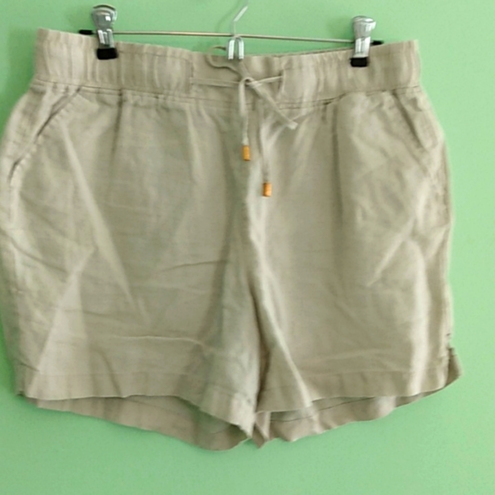Khaki linen shorts